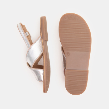 صندل رمادي برباط لامع للبنات